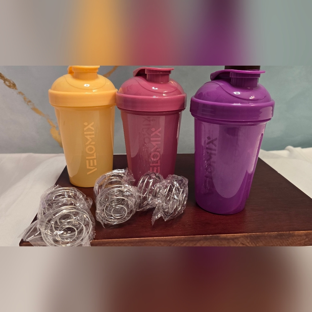 Set of 3 20 Oz Shaker Blender Smoothie Bottles in Yellow, Pink & Purple